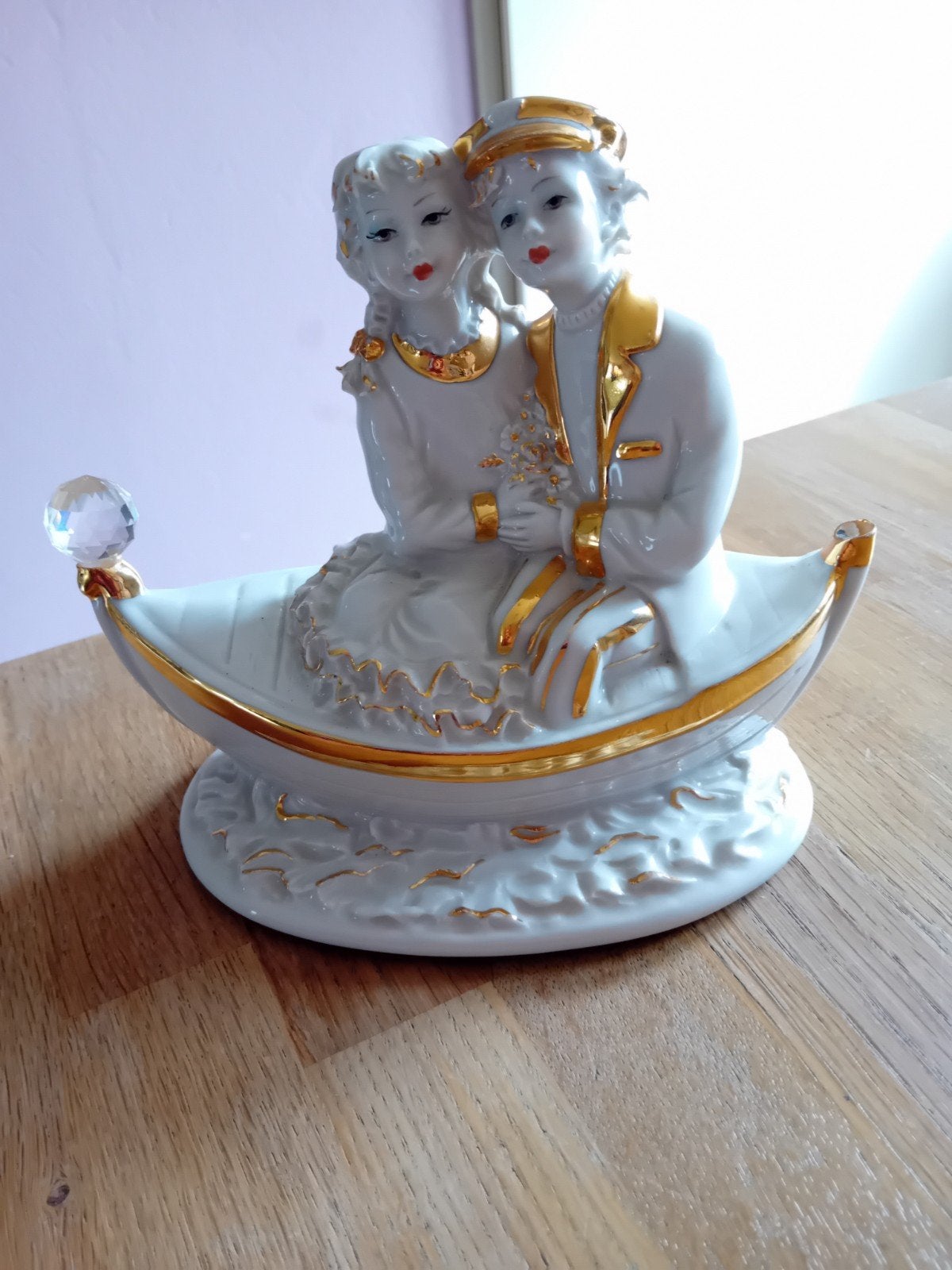 Capodimonte porseleinen beeldje: Romantisch stel in bootje, Ophalen of Verzenden