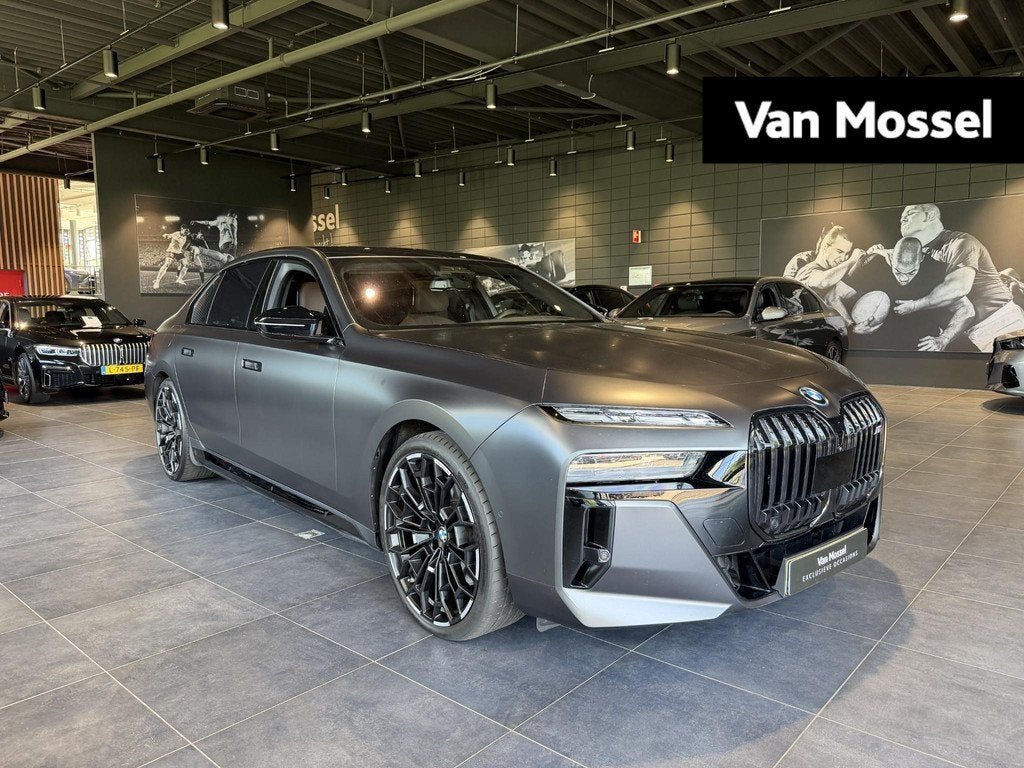 BMW 7-serie M760e xDrive | M-SPORT | REAR SEAT ENTERTAINMENT, 12 maanden, Gebruikt, Vierwielaandrijving, Hybride Elektrisch/Benzine