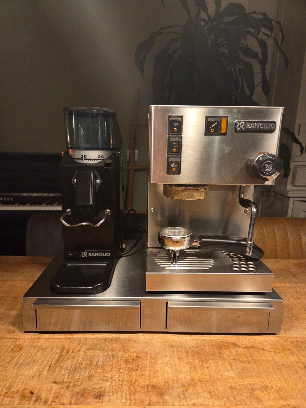 Rancilio Silvia V3 E & Rocky SD koffiemachine set, Gebruikt, Espresso apparaat, 1 kopje, Gemalen koffie