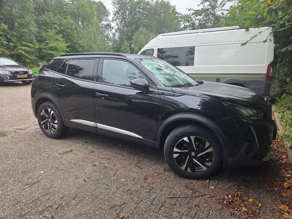 Foto 11 van Peugeot 2008 (Allure) 1.2 Puretech 2020 Zwart