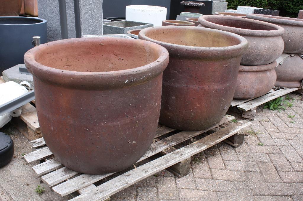 Robuuste donkerbruine bloempotten aardewerk terras 4 maten