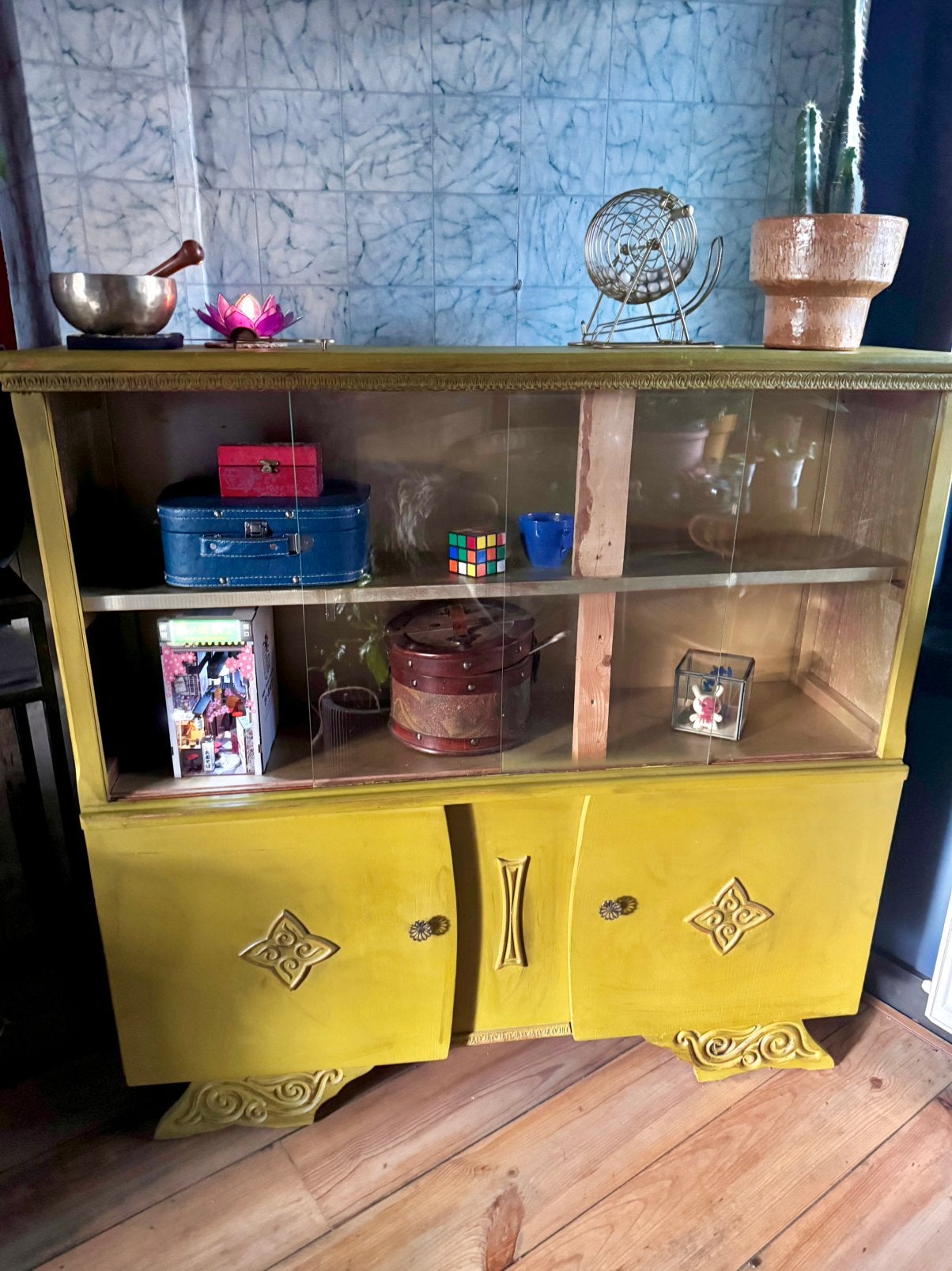Vitrine Kast. Vintage Groen. H115,5xD31xB119, Huis en Inrichting, Ophalen, 100 tot 150 cm, Glas, 100 tot 150 cm