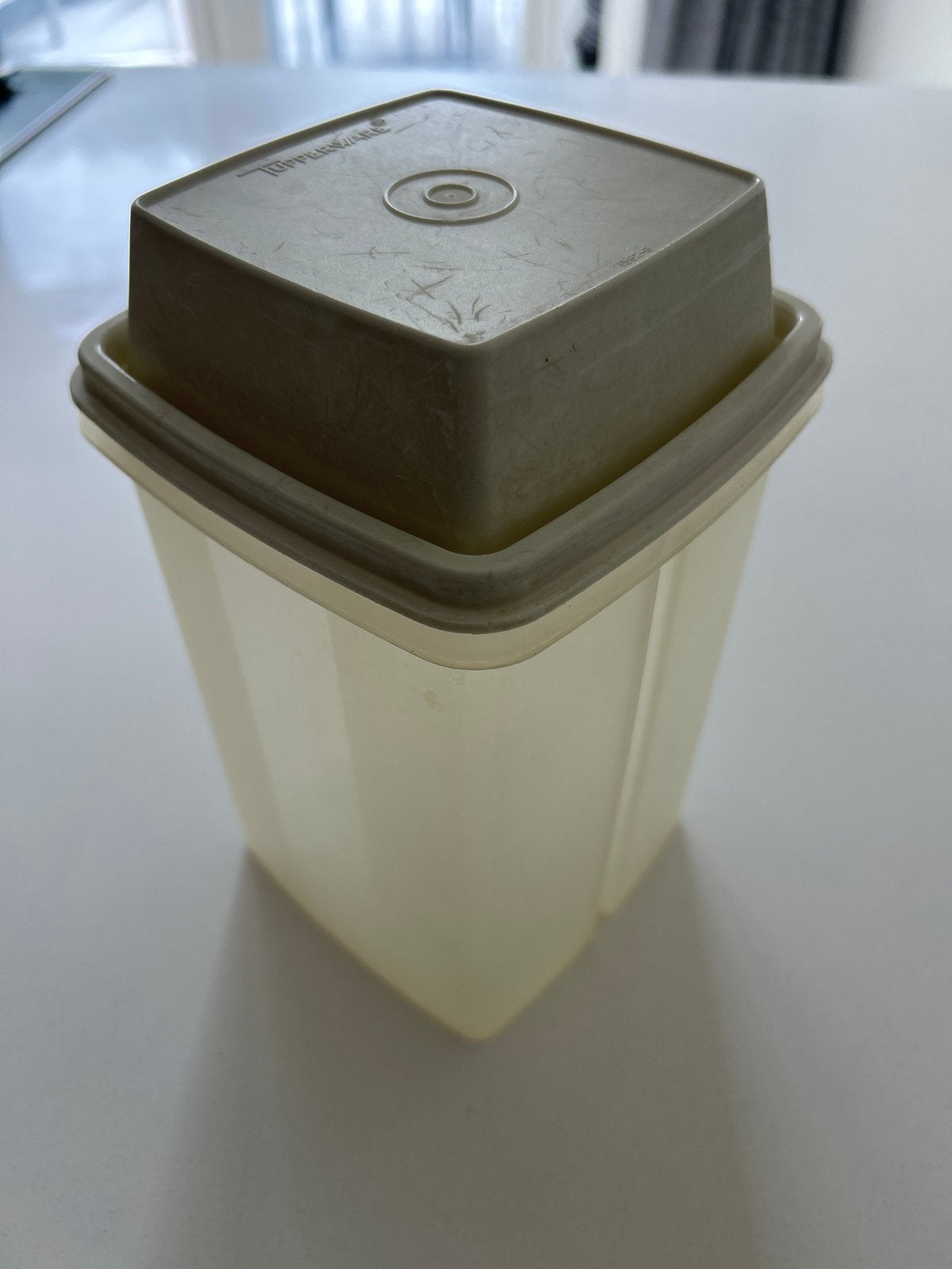Tupperware ruimte spaarder bus, 22 cm hoog, Gebruikt, Overige kleuren, Verzenden, Met deksel