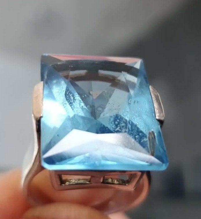 Antieke ring., Ophalen of Verzenden, Zo goed als nieuw, 17 tot 18, Dame