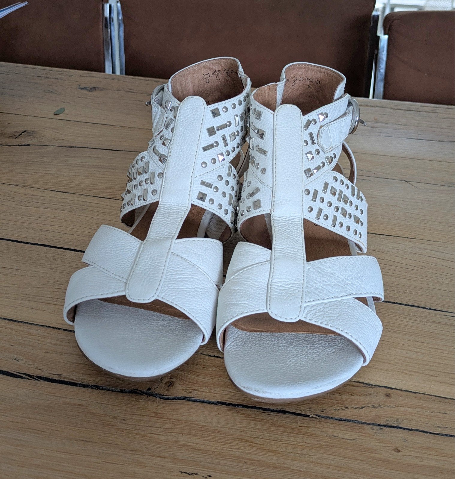 Gabor sandalen - Maat 38/ 5 - Wit leer
Maat 38/ 5 
Wit echt, Kleding | Dames, Schoenen, Wit, Gabor, Ophalen of Verzenden, Zo goed als nieuw