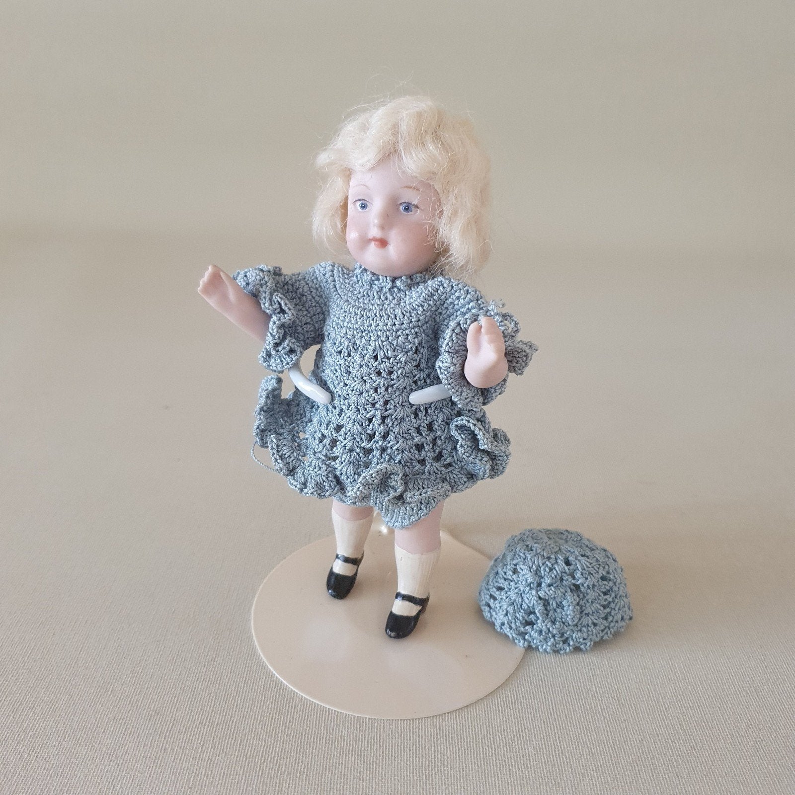oud popje porselein 13cm, Verzenden, Gebruikt, Popje
