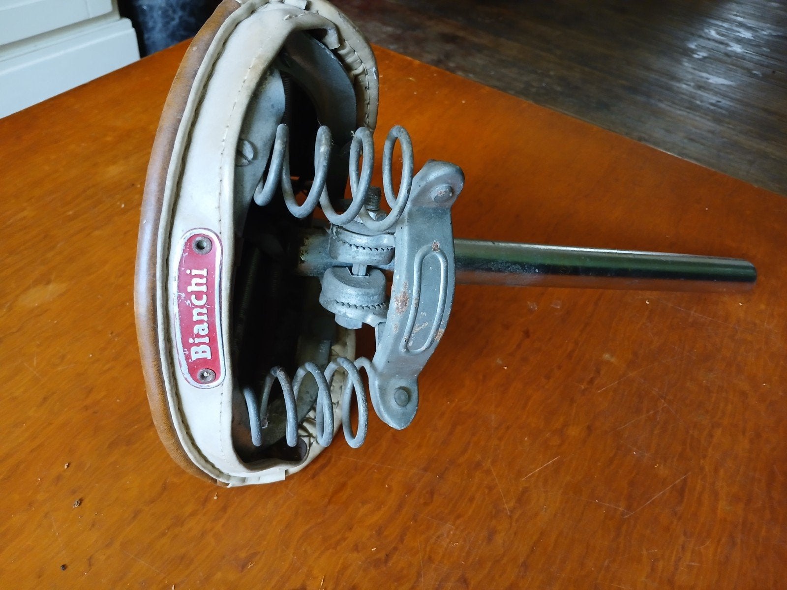 Bianchi fietszadel, Ophalen, Zadel