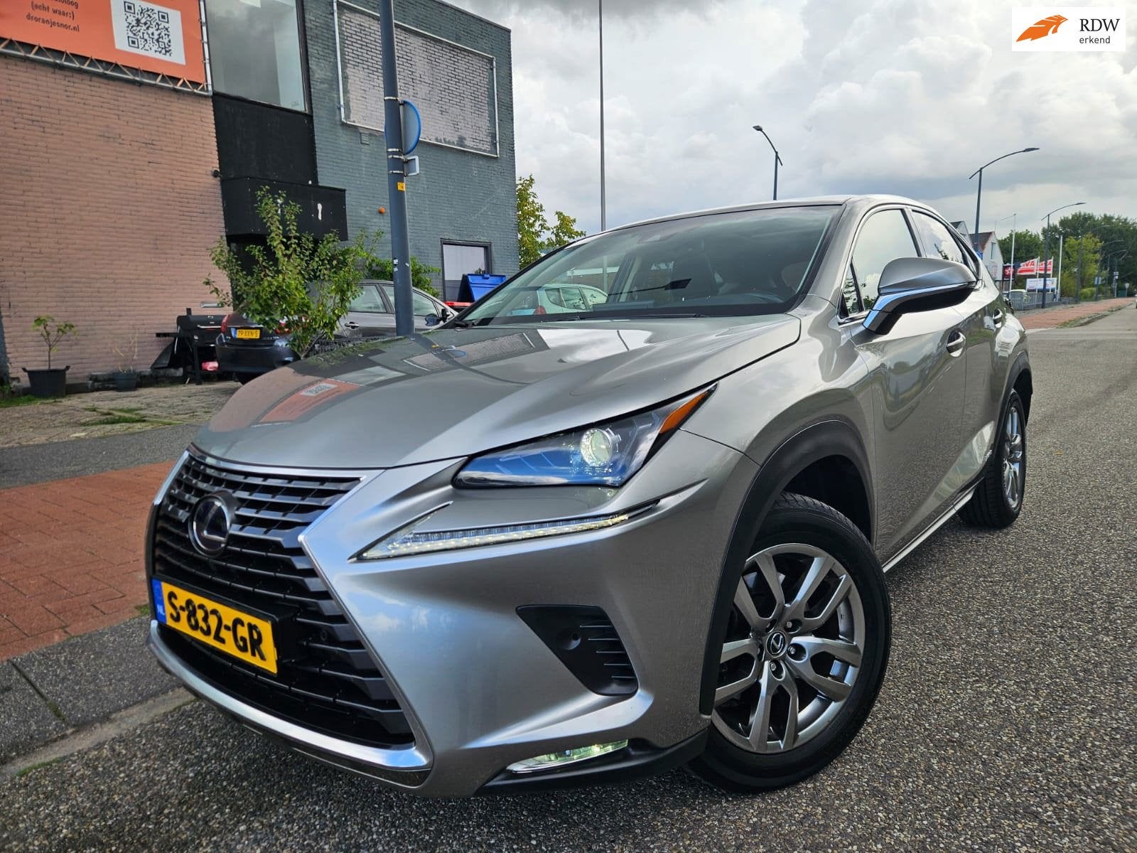 Lexus NX 300h AWD GARANTIE Pano Dak Vol optie, Auto's, Lexus, Automaat, Gebruikt, Euro 6, 1760 kg