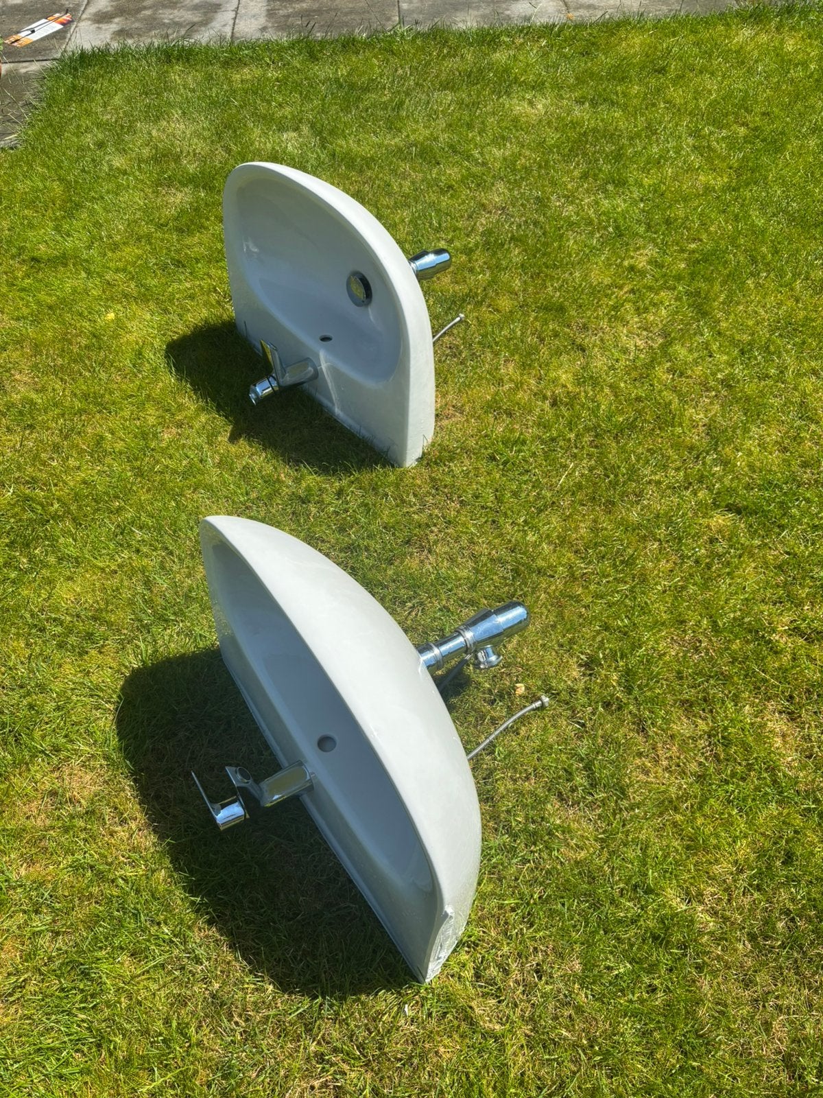 Twee wastafels Villeroy & Boch inclusief grohe kraan, Ophalen, 50 tot 100 cm, Minder dan 100 cm, Wasbak of Wastafel
