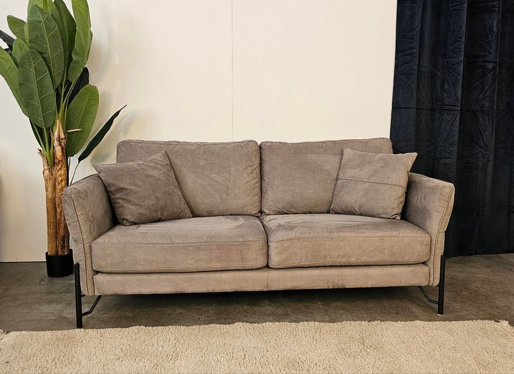 Bank 2 Zits Velvet Taupe/Grijs - Gratis Bezorging, Tweepersoons, Ophalen of Verzenden, Stof, Nijhof Brothers Furniture
