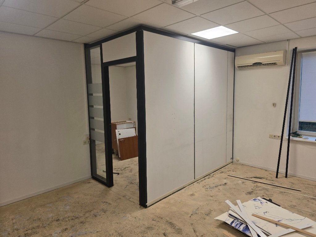 Systeemwand 2,75m gips 1,7m glas + deuropening - KRIJG  €50, Ophalen, Gebruikt