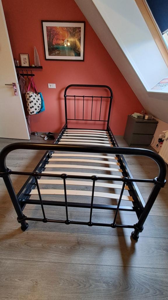 Vipack bed New York. Eénpersoons, zwart., Ophalen, Eenpersoons, Zwart, Zo goed als nieuw
