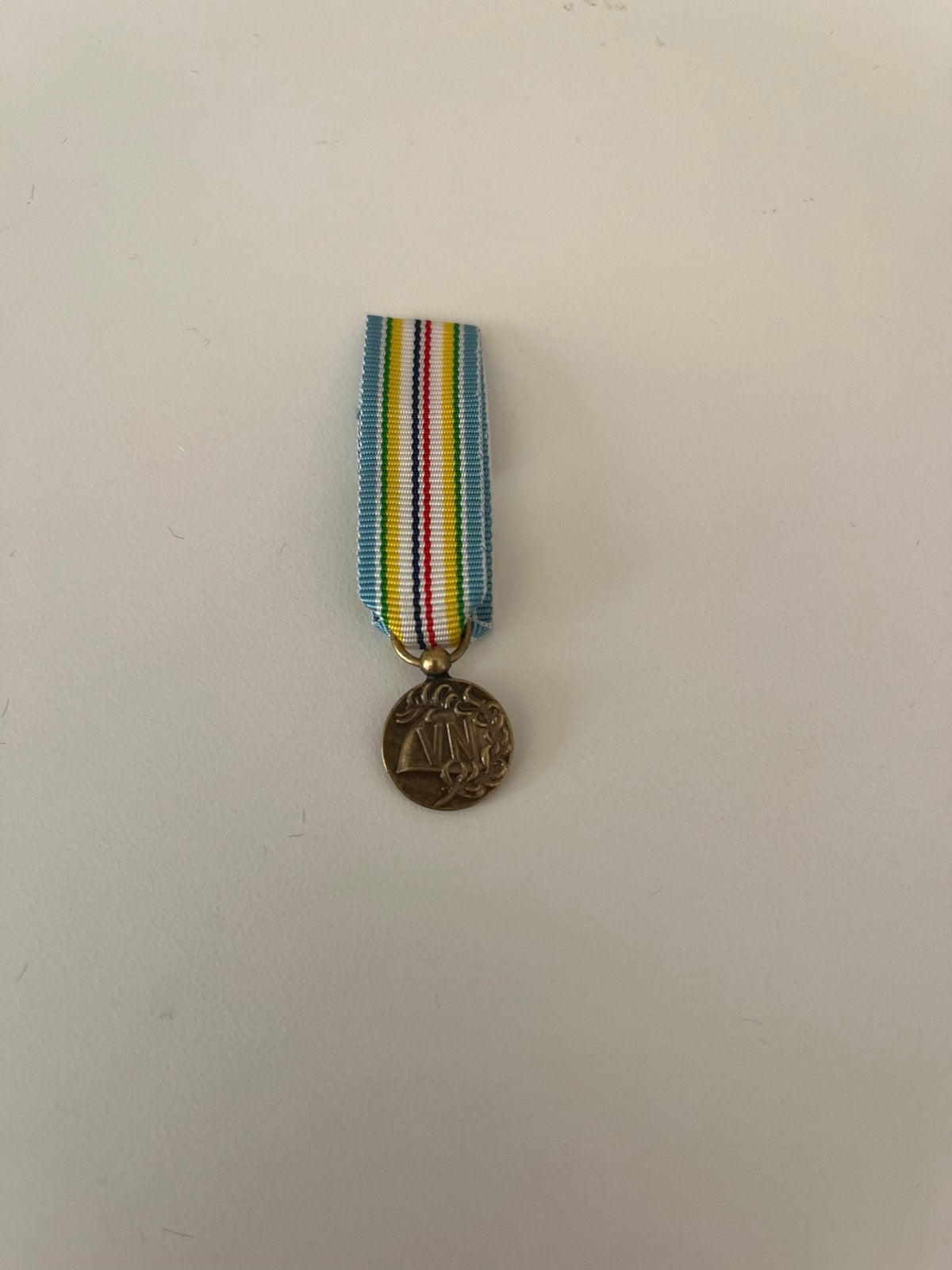 Miniatuur Herinneringsmedaille VN Operaties (Cyprus), Verzenden, Overige materialen, Nederland