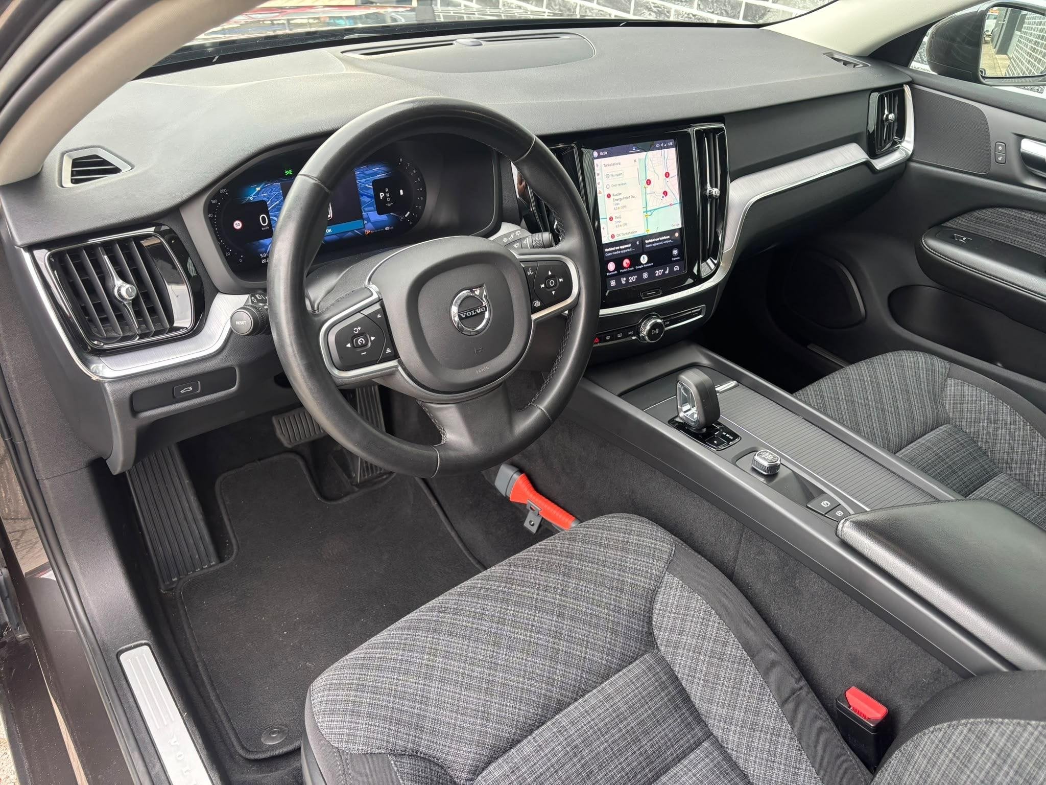Volvo V60 2.0 B3 Essential | Adaptieve Cruise Control | Park, Stof, Euro 6, 4 cilinders, 1634 kg
