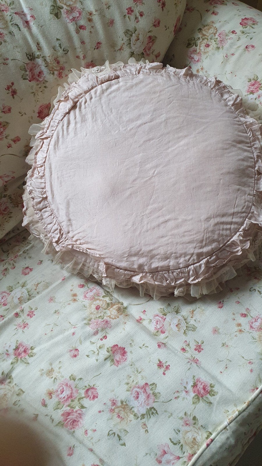 vintage kussen zijde met kant laura ashley, Huis en Inrichting, Ophalen of Verzenden, Gebruikt, Rond, Afneembare hoes