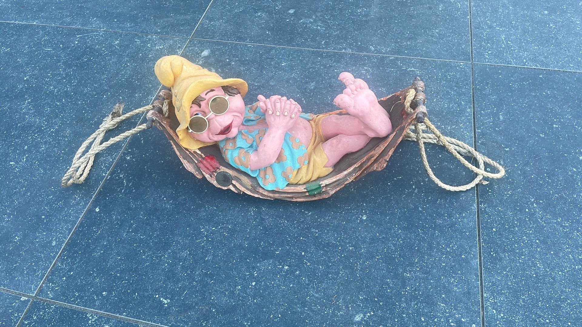 Laaf in hangmat, Ophalen, Gebruikt, Beeldje of Poppetje