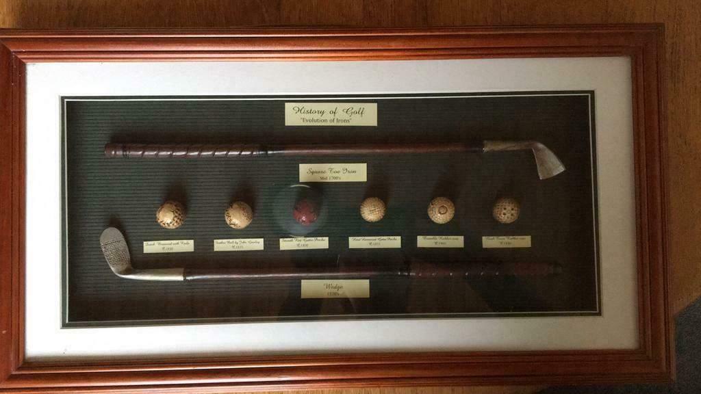 Schilderij: Historie van Golf - Evolutie van Irons, Huis en Inrichting, Minder dan 50 cm, Ophalen of Verzenden, Zo goed als nieuw