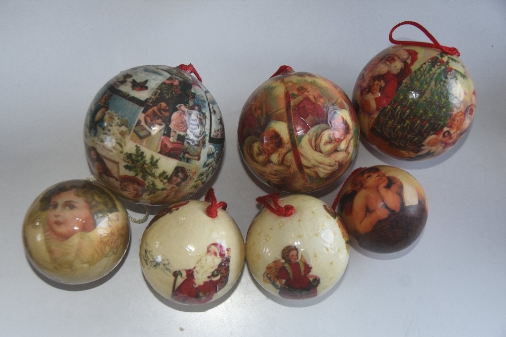 7 Papier-maché kerstballen met mooie nostalgische afbeelding, Diversen, Kerst, Verzenden