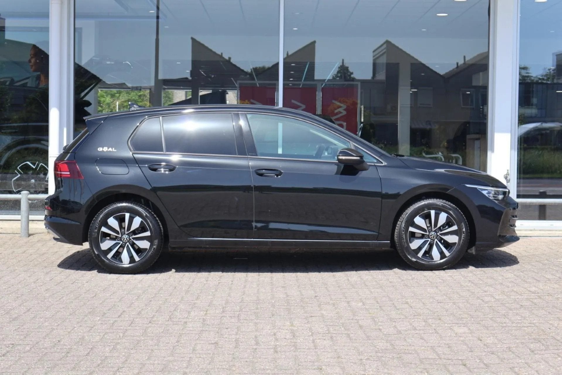 Volkswagen Golf 1.5 TSI 115pk Life Edition (bj 2025), Voorwielaandrijving, Automatische klimaatregeling, 4 cilinders, Zwart
