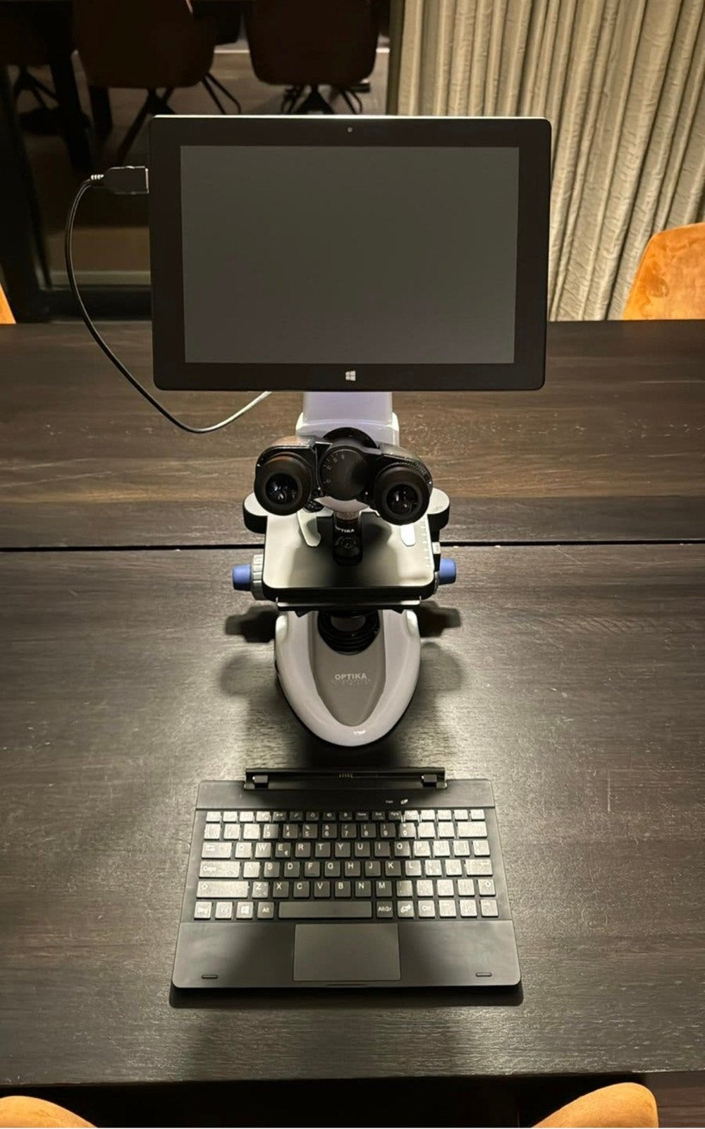 Optika B-290TB Microscoop met Tablet en Toetsenbord, Ophalen, Zo goed als nieuw, 1000x of meer
