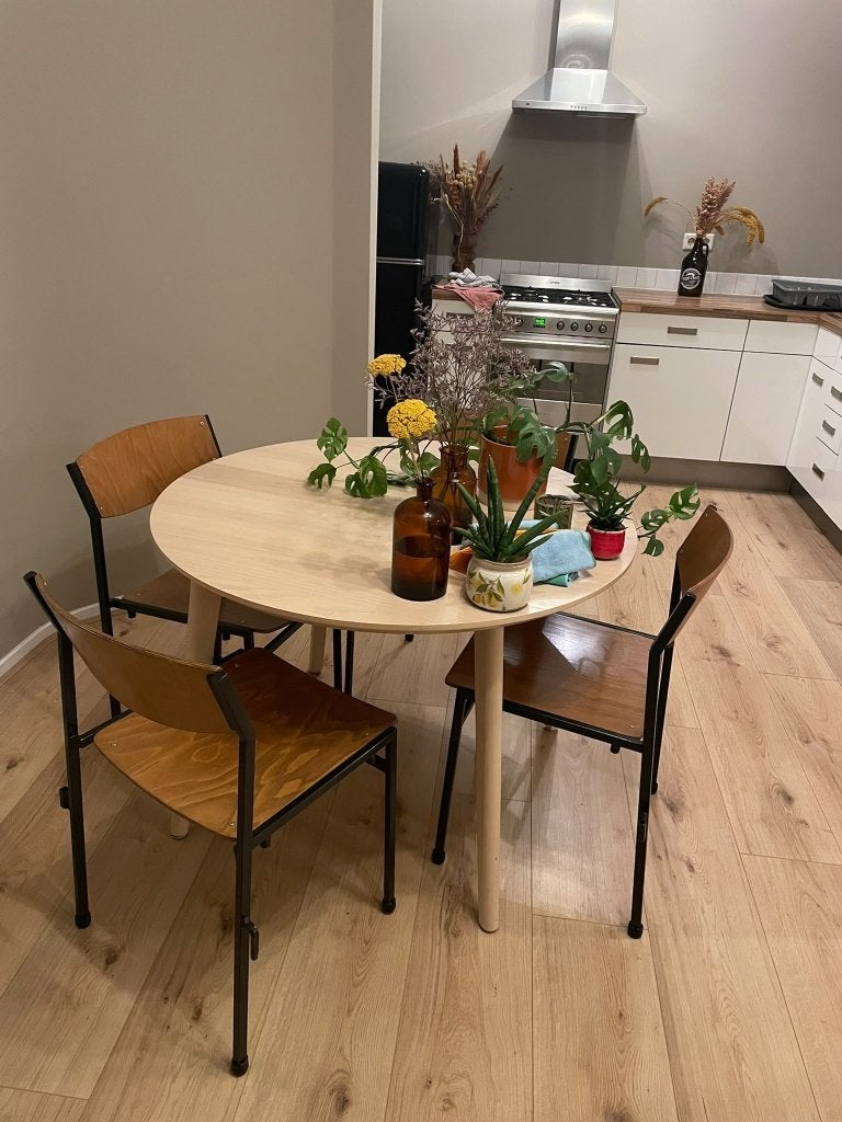 Ronde houten tafel met 2 houten stoelen, Ophalen, Gebruikt, 50 tot 100 cm, 100 tot 150 cm
