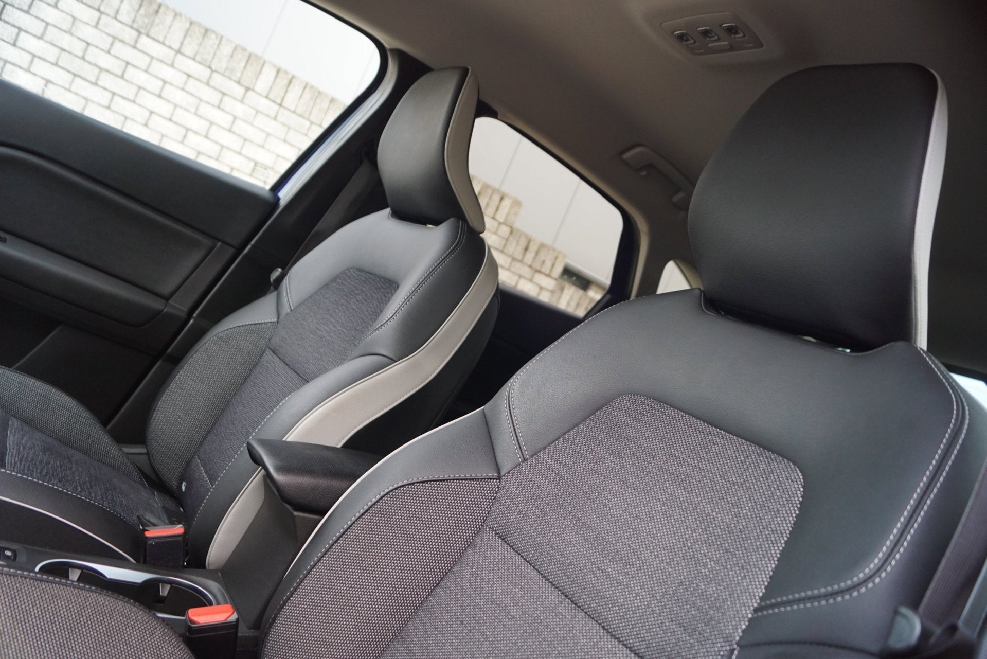 Foto 25 van Renault Captur 1.3 TCe 130 Intens Autom Half Leder/Stof Spor