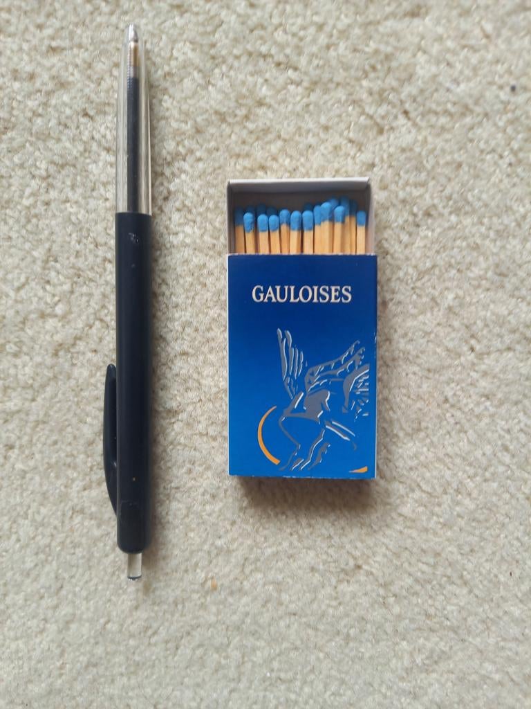 Oud LUCIFERDOOSJE GAULOISES, Verzamelen, Verzenden, Zo goed als nieuw, Luciferdoosjes of -merken