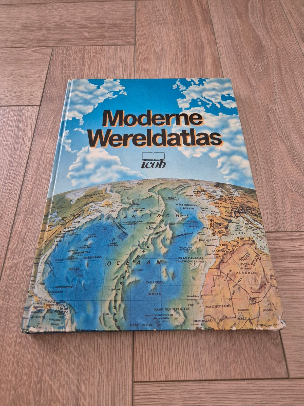 Moderne Wereldatlas - Icob, Overige atlassen, Ophalen of Verzenden, Zo goed als nieuw, Icob