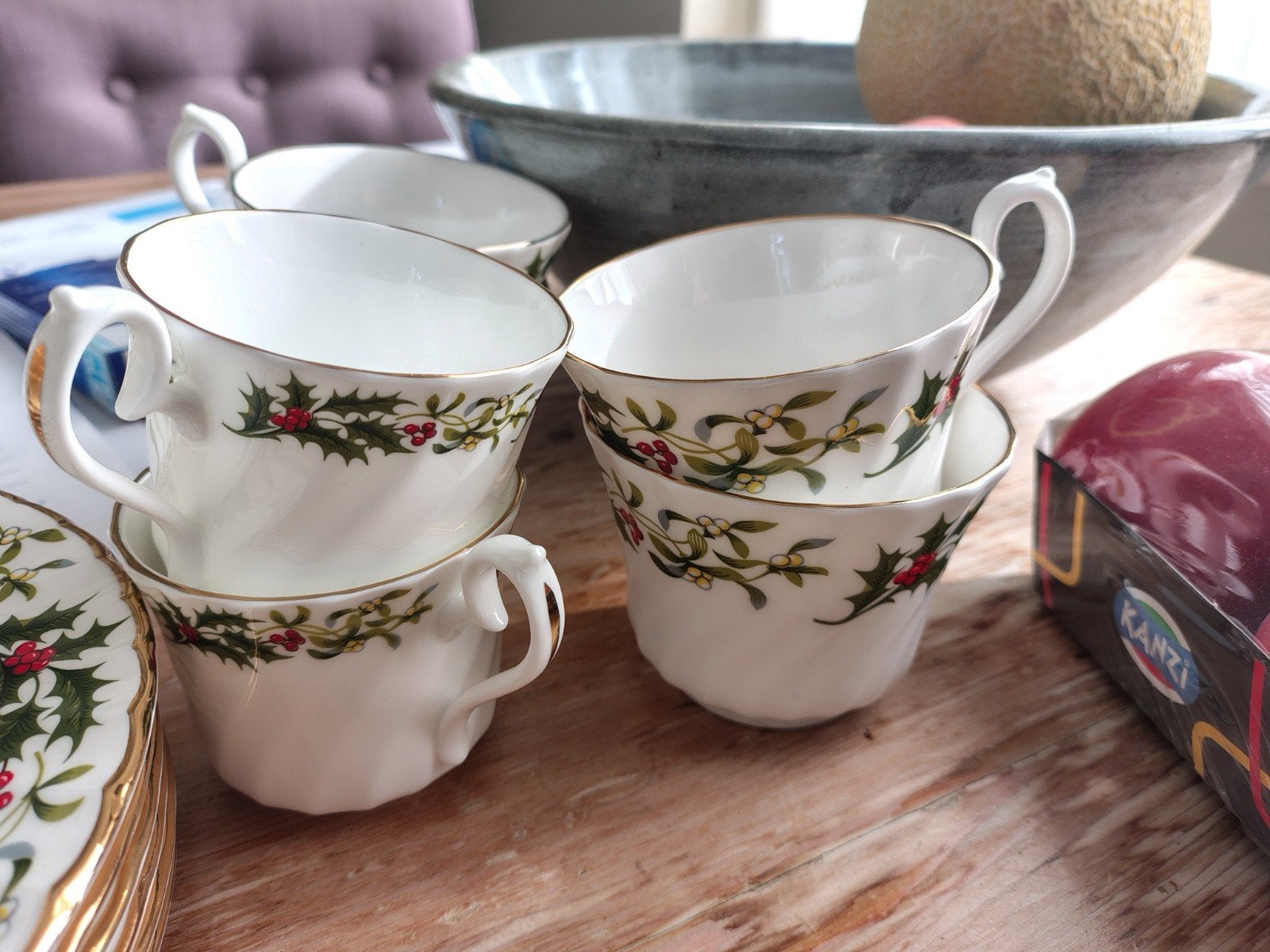 Kerst servies set - kopjes en schotels van Royal Kendal, Klassiek, Ophalen of Verzenden, Zo goed als nieuw, Kop(pen) en/of Schotel(s)