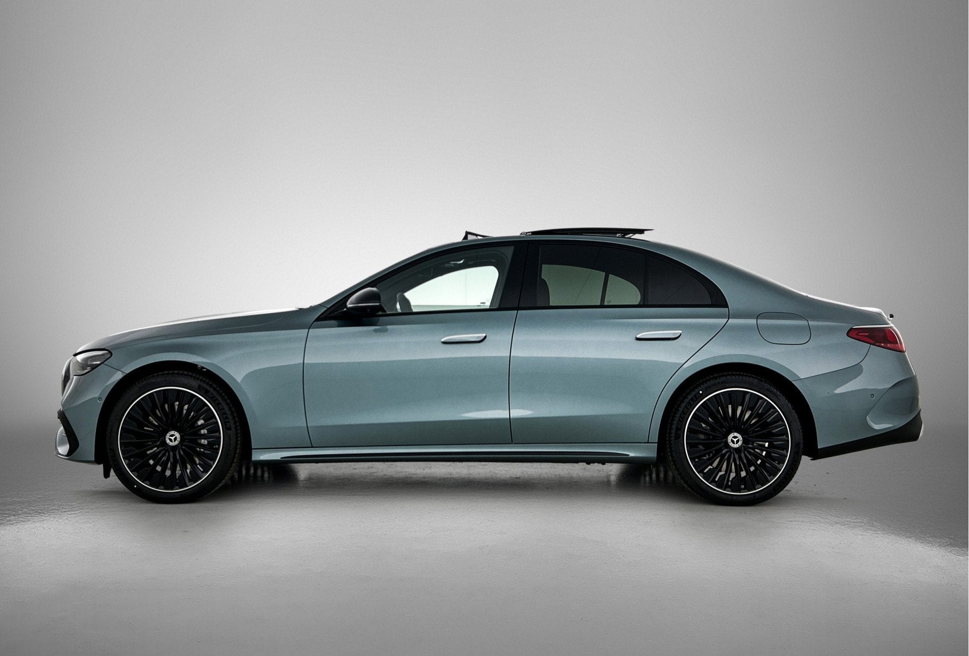 Mercedes-Benz E-Klasse 300 e Sport Edition | Premium pakket, Auto's, Automaat, Zwart, Plug-in hybride, Bedrijf