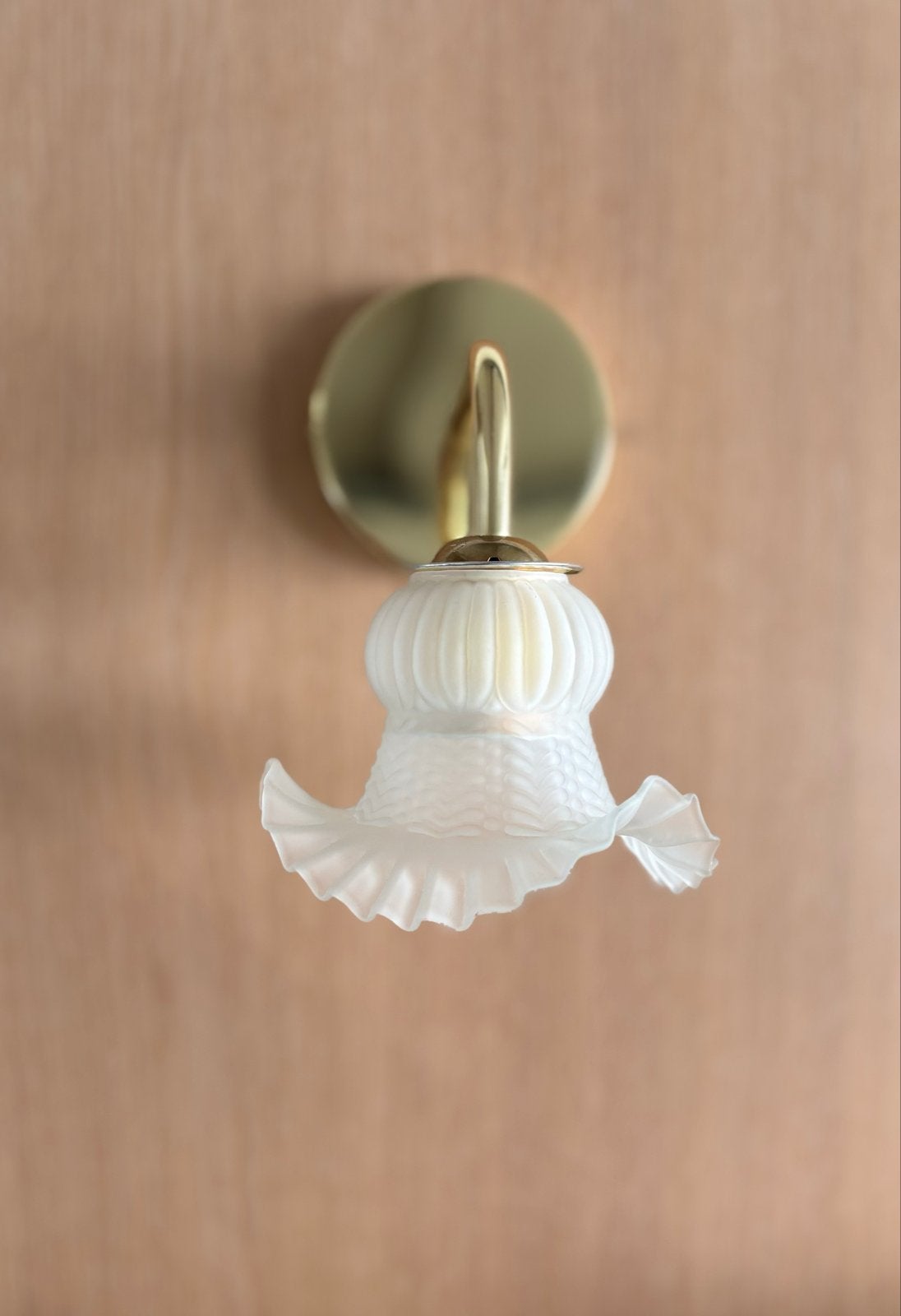 Vintage glazen lampenkapje met ruches, Huis en Inrichting, Wit, Overige merken, Overige fittingen, Ophalen of Verzenden