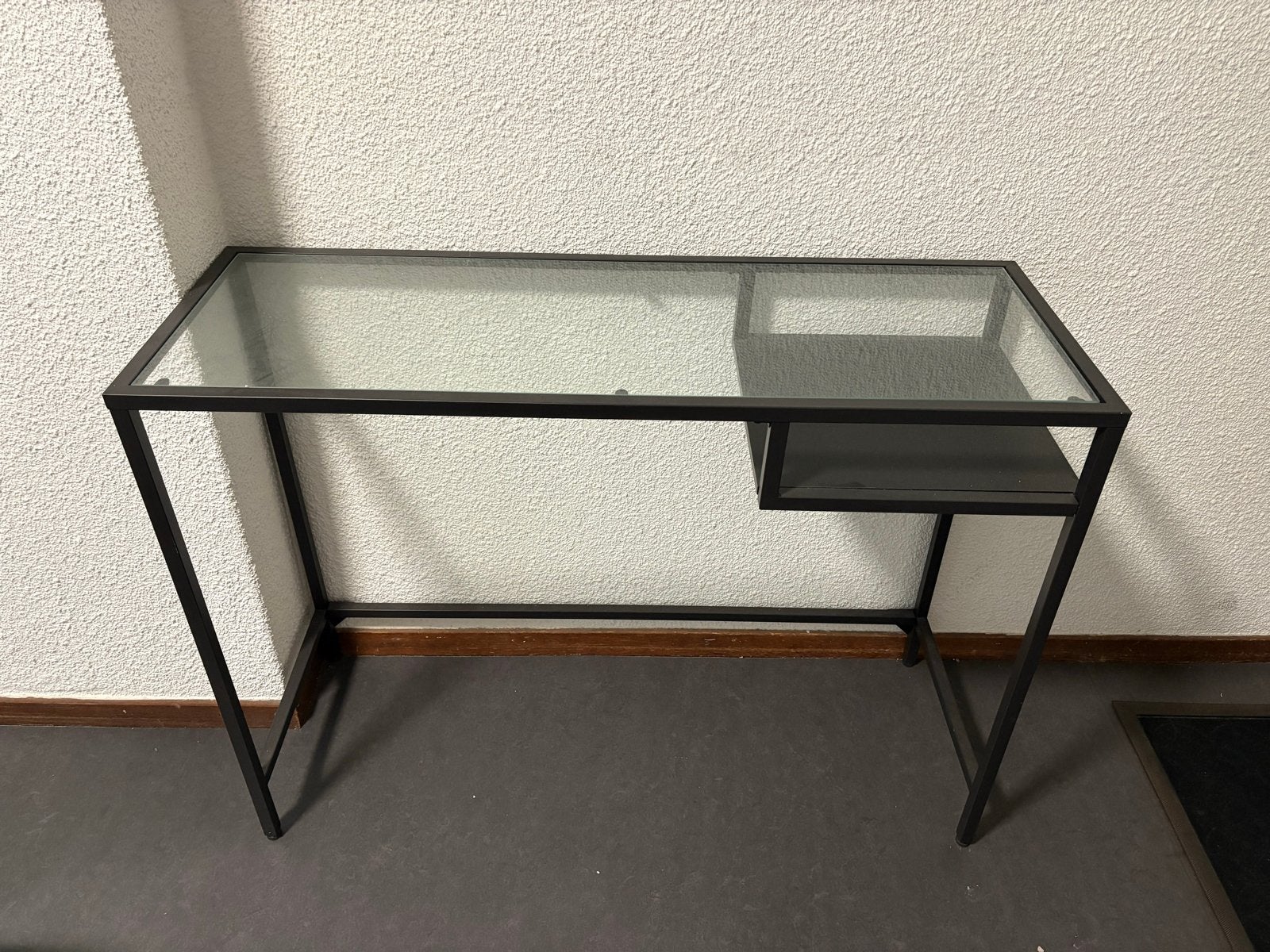 Modern bureau/sidetable met glazen blad en metalen frame, Ophalen, Zo goed als nieuw, Modern, Glas