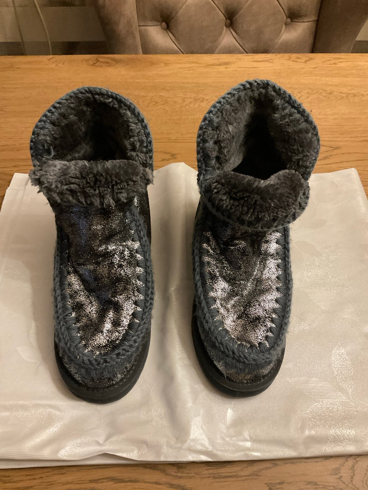 Dames laarsjes zwart met zilver - heerlijk warm, Kleding | Dames, Schoenen, Ophalen of Verzenden, Zo goed als nieuw, Zwart, Lage of Enkellaarzen