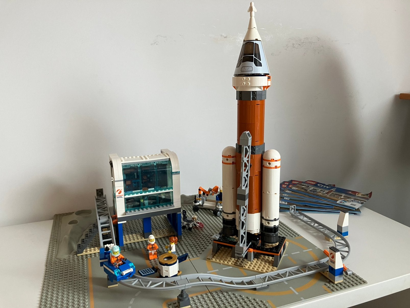 LEGO Nasa Ruimtevaart Raket met Lanceerbasis en Maanplaten, Ophalen, Zo goed als nieuw, Overige merken