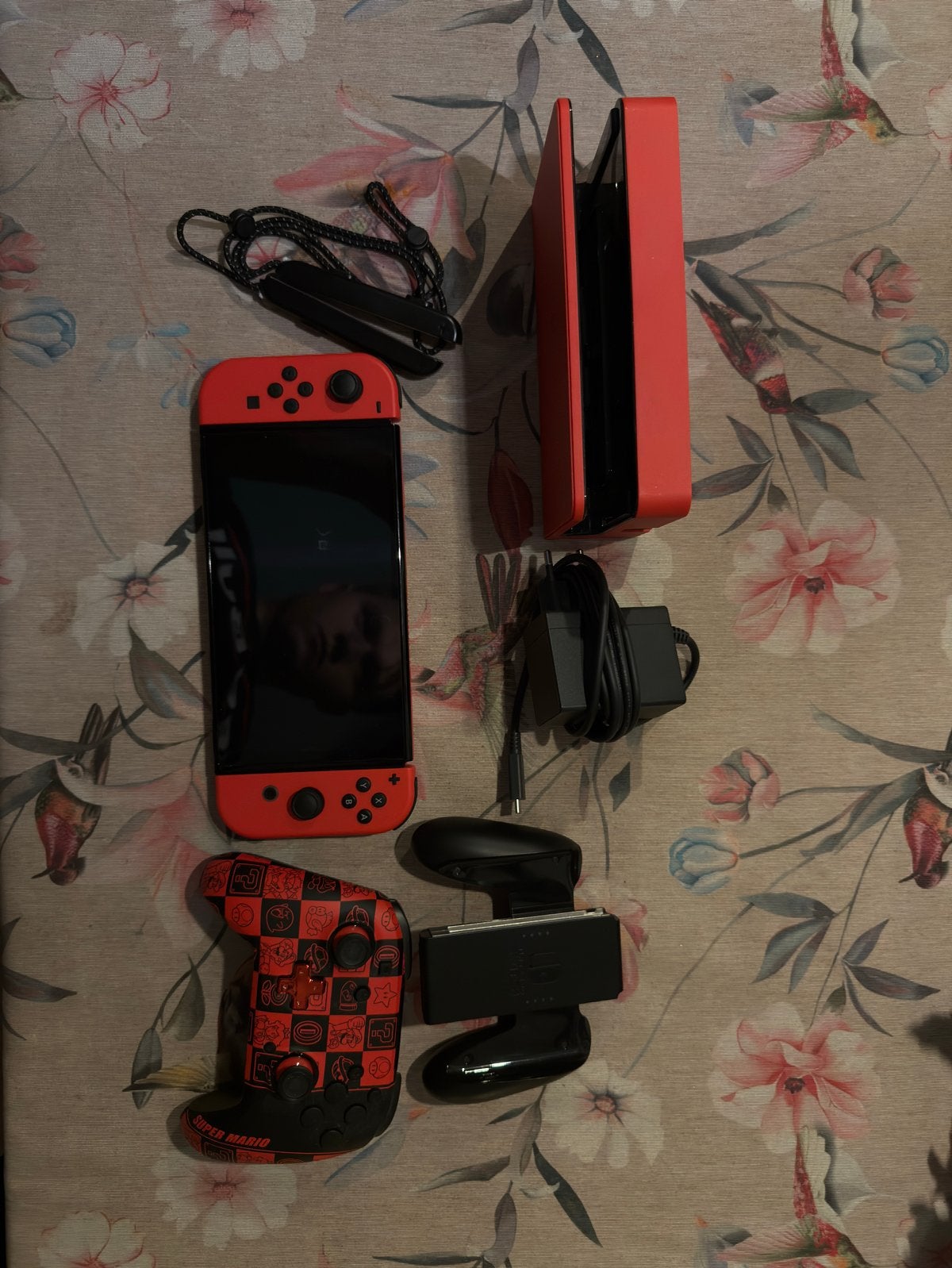 Nintendo Switch OLED Mario Red Edition, Spelcomputers en Games, Spelcomputers | Nintendo Switch, Ophalen, Zo goed als nieuw, Met 1 controller