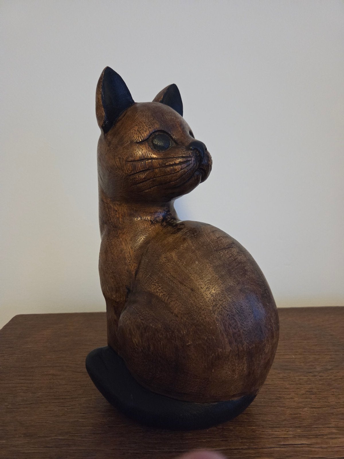 Houten kat sculptuur - Handgesneden decoratie, Minder dan 20 cm, Ophalen of Verzenden, Beeld, Hout