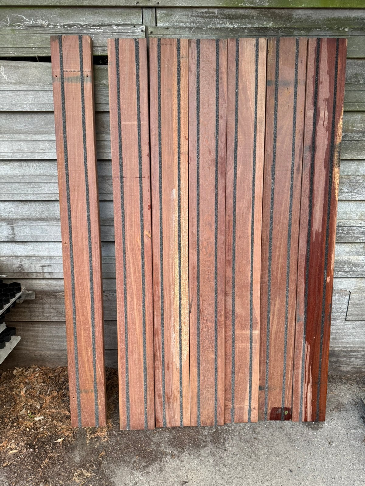 7 azobe planken met anti-slipstrips, Tuin en Terras, Ophalen, Zo goed als nieuw