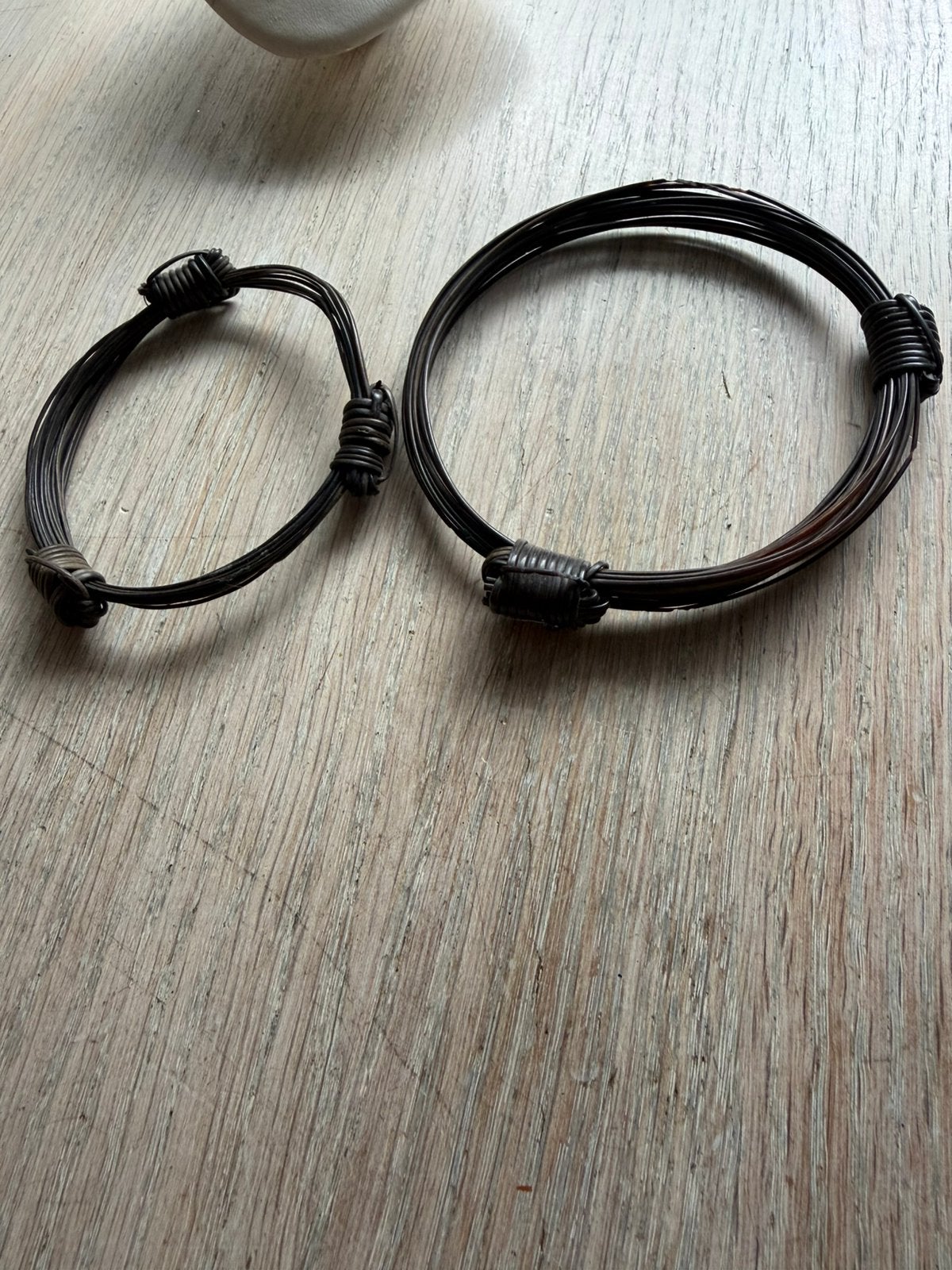 2 oude armbanjes van o lifanthaar, Verzenden, Zo goed als nieuw, Zilver, Overige materialen
