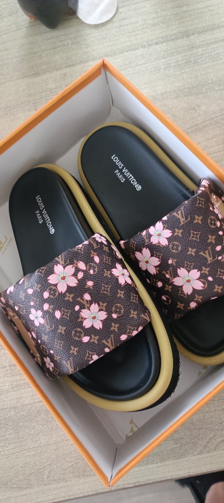 Louis Vuitton sandalen, Ophalen of Verzenden, Nieuw, Meisje, Overige typen