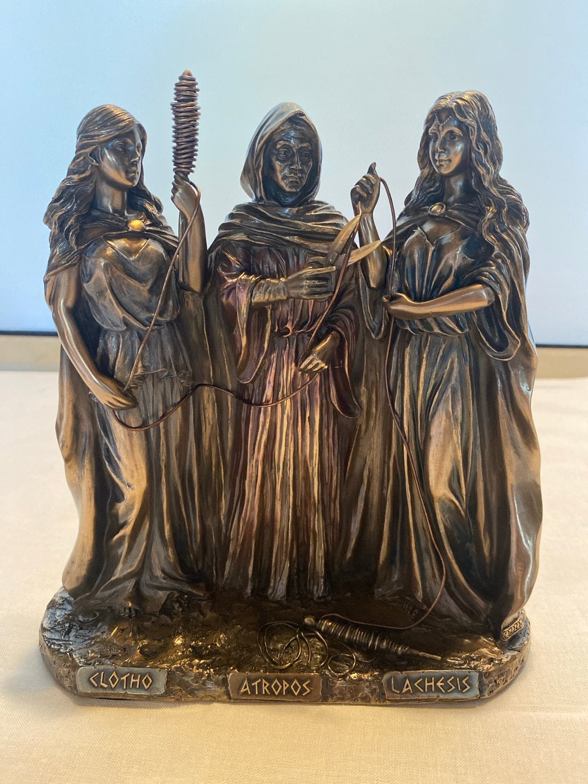 Bronzen beeld van de Schikgodinnen (Clotho, Atropos, Lachesi, Groep mensen, Minder dan 20 cm, Ophalen of Verzenden, Beeld