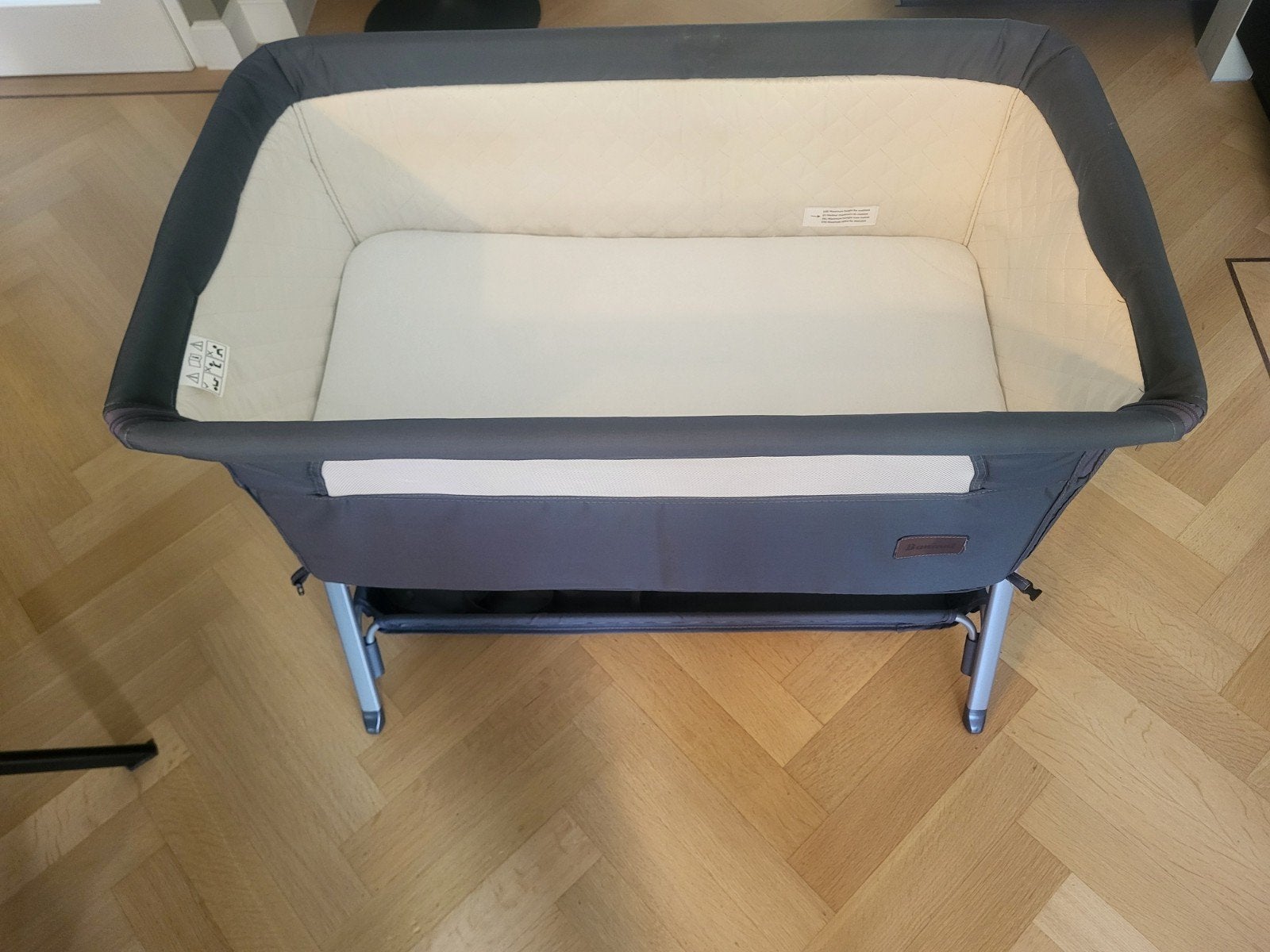 Baninni Co-Sleeper Elia Donker Grijs - Zo goed als nieuw, Kinderen en Baby's, Babywiegjes en Ledikanten, Ophalen, Zo goed als nieuw