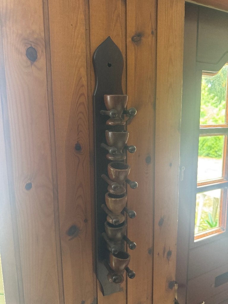 Vintage houten eierdopjeshouder / eierrek voor aan de wand, Ophalen