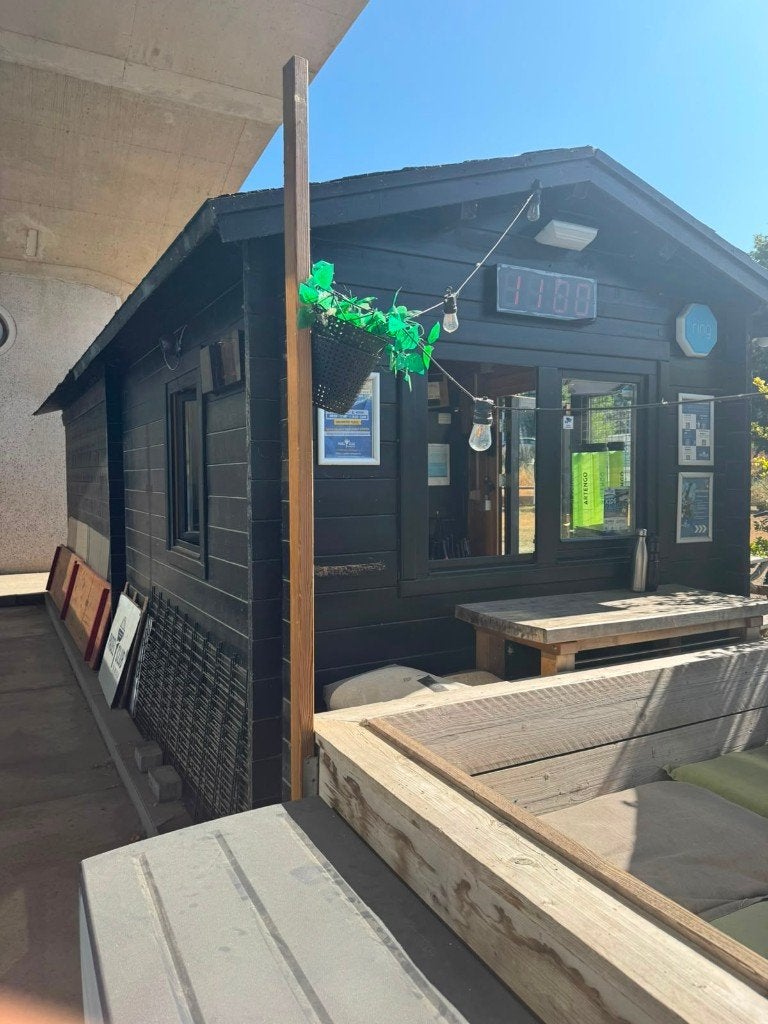 Stevig houten tuinhuis met aangrenzende schuur, Tuin en Terras, Tuinhuizen, Gebruikt, Schuur, Hout, 500 cm of meer, 200 tot 400 cm