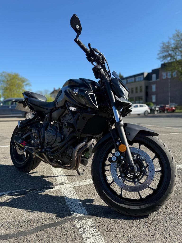 Yamaha MT-07 2023 Tech Black - Akrapovic racing line, 2 cilinders, Occasion, Minimaal motorrijbewijs A2, 689 cc