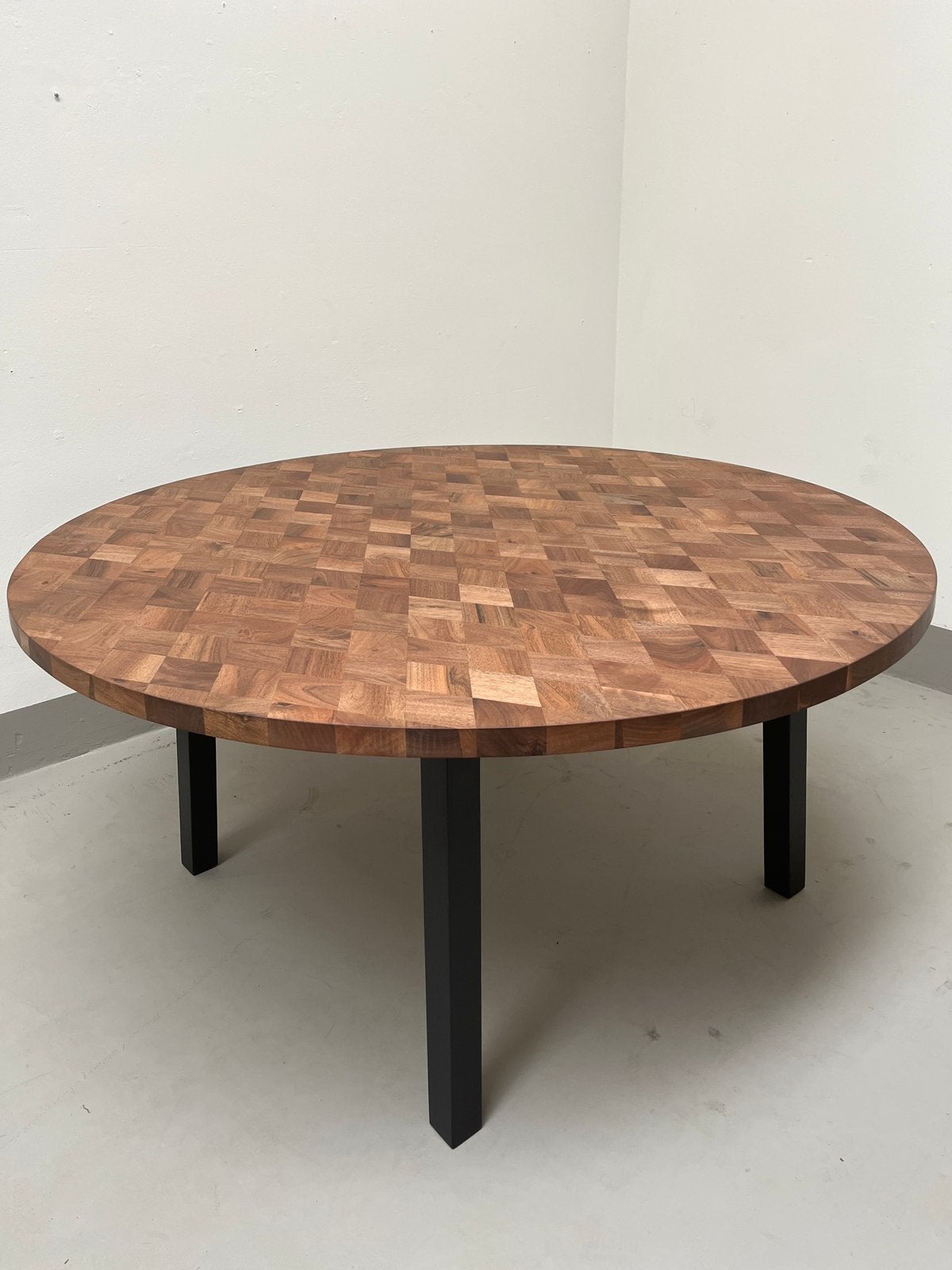 Ronde Wybe eettafel van Pilat & Pilat, Ophalen
