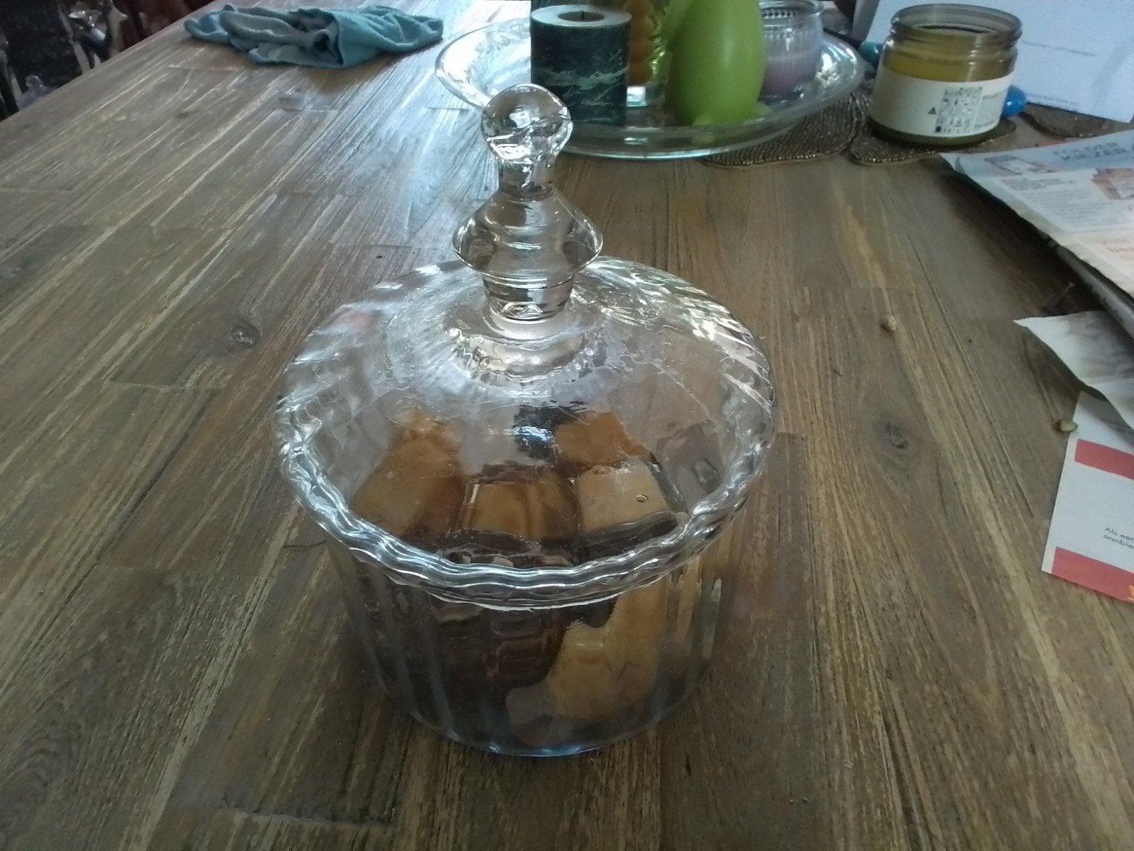 Glazen Koekschaal met inhoud, Glas, Ophalen of Verzenden, Zo goed als nieuw, Met deksel