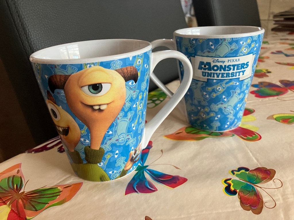 2 mokken Monsters University ( Disney ), Ophalen of Verzenden, Overige figuren, Zo goed als nieuw, Servies