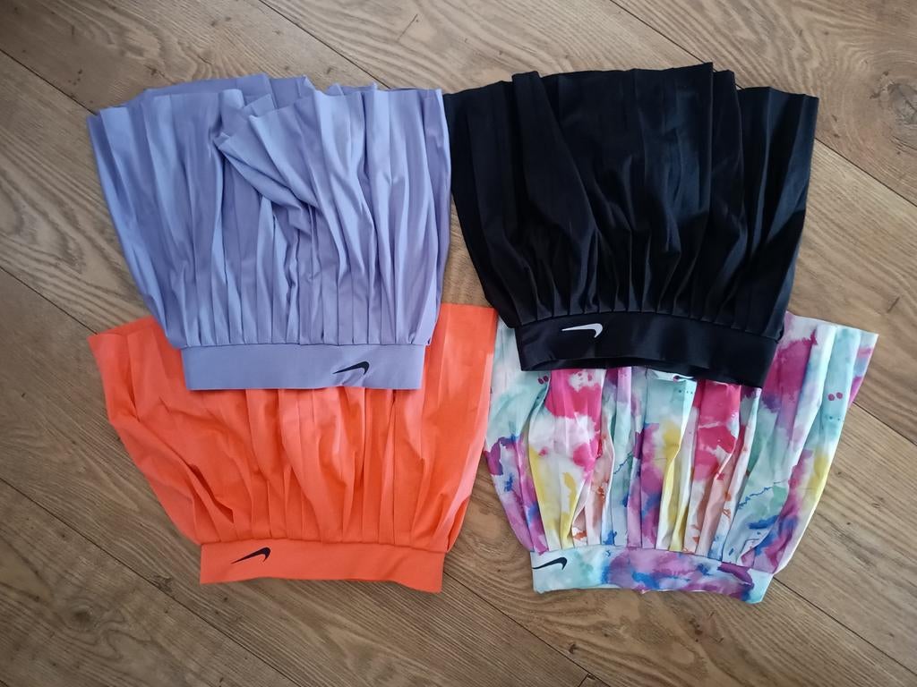 4 rokjes met broekje maat 122, Ophalen of Verzenden, Meisje, Broek