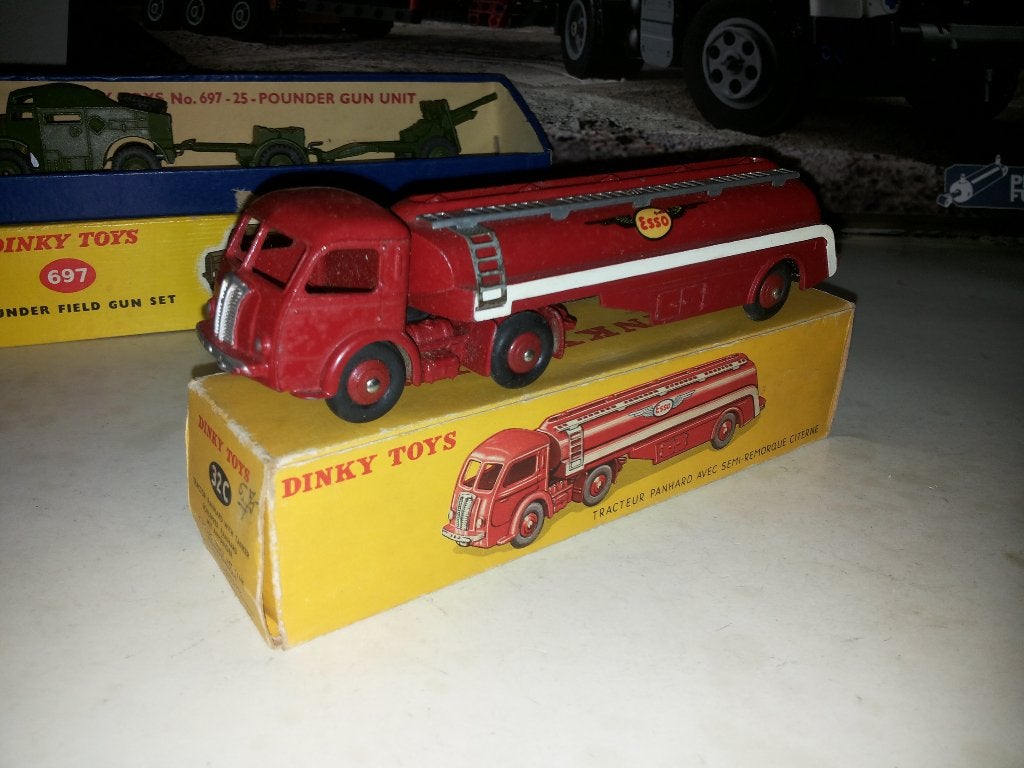 dinky toys Panhard met ESSO tanker no32C, Ophalen of Verzenden, Gebruikt, Auto, Dinky Toys