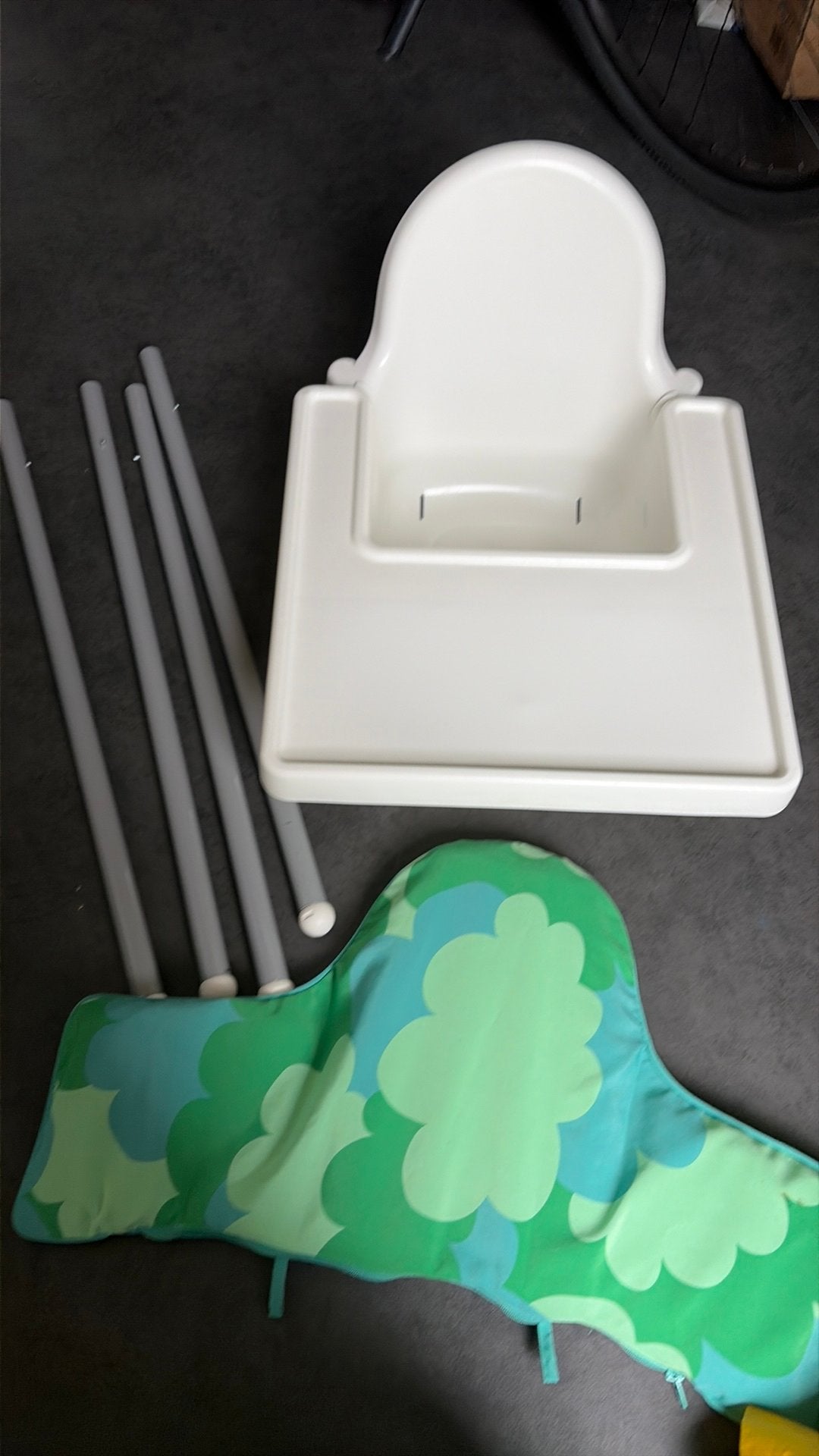 Ikea kinderstoel met verkleiner, Kinderen en Baby's, Kinderstoelen, Ophalen, Zo goed als nieuw, Overige typen, Afneembaar eetblad